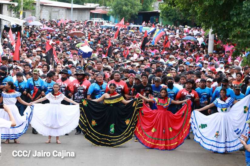 Familias sandinistas recorrieron barrios capitalinos en saludo al 44/19