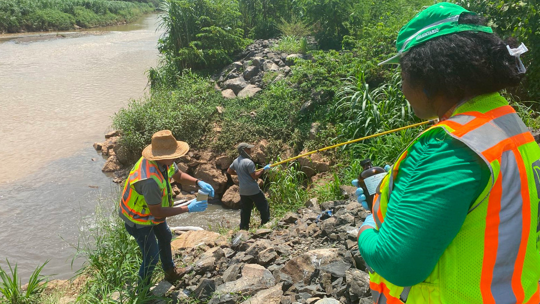 Derrame de combustible contamina un río en Panamá