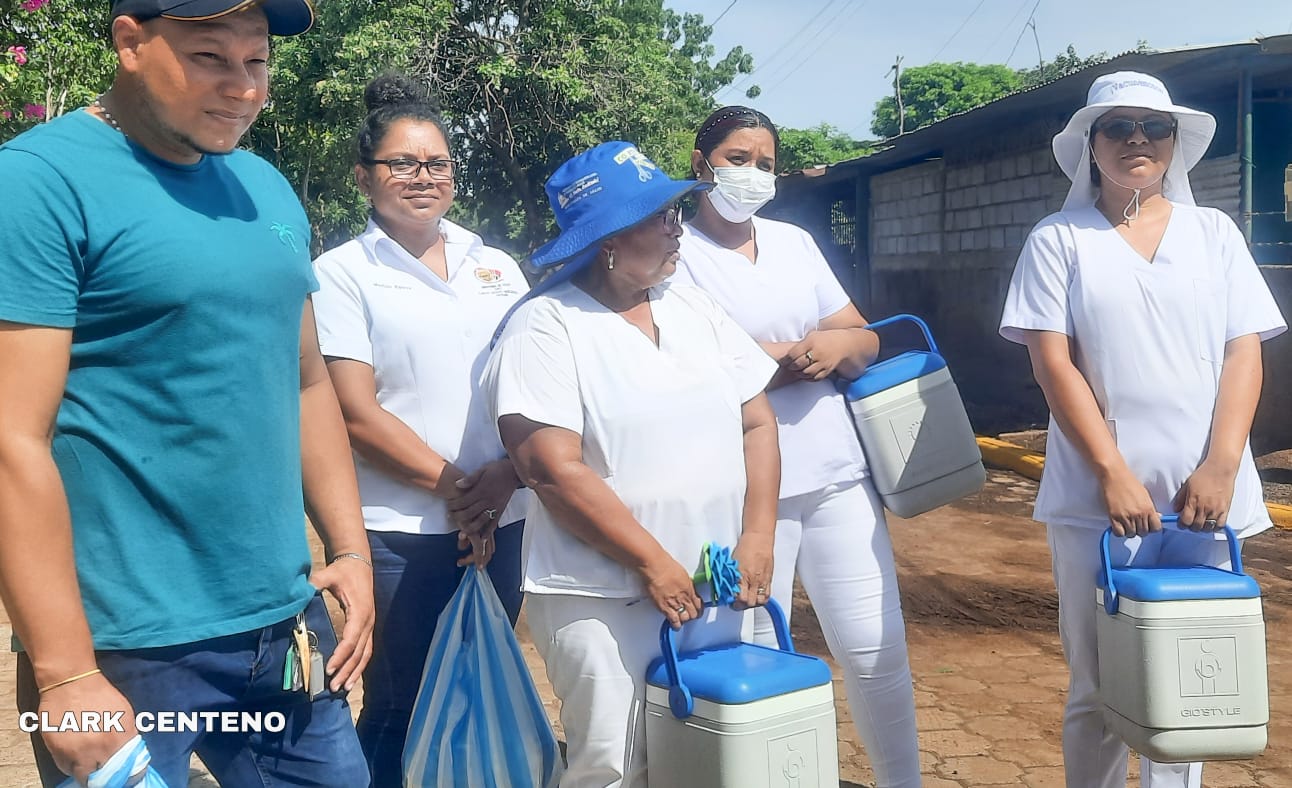 Más de mil familias atendidas por brigadas de vacunación y antiepidémica en barrios de Managua