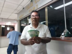 Trabajadores del sector Salud inician a recibir su salario de julio