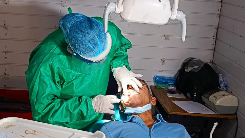 Pacientes crónicos, niños y mujeres embarazadas del barrio Rubén Darío reciben atención a través de Clínica Móvil del Minsa