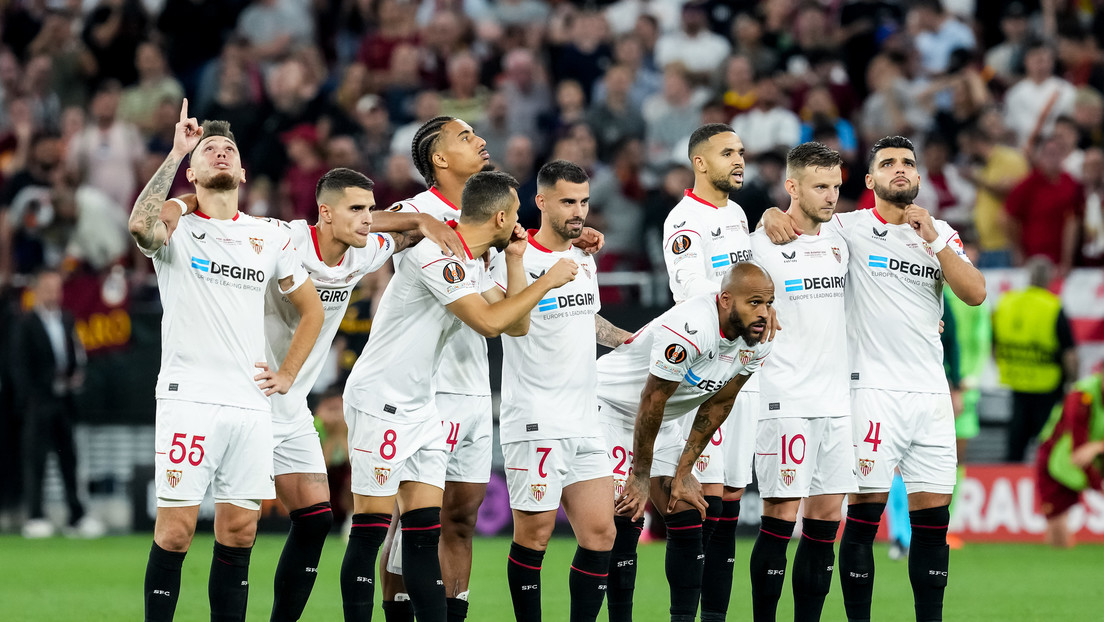 Marca: El Sevilla pone a toda su plantilla transferible por una deuda millonaria