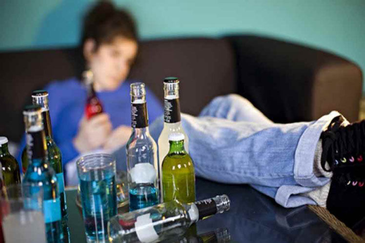 Consumen alcohol en Italia 620 mil menores de 18 años