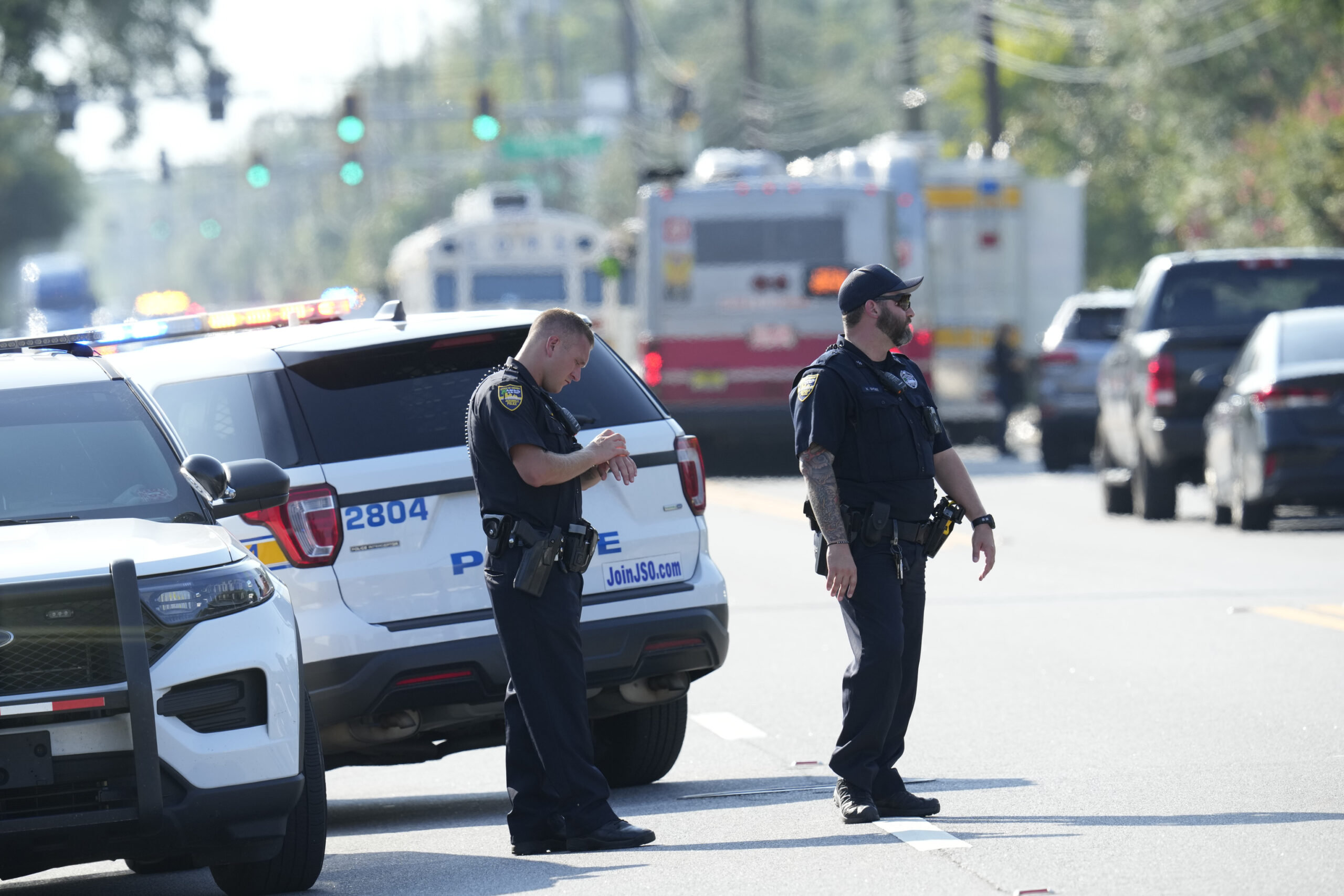 Un hombre mata a tres personas y se suicida en un tiroteo por motivos raciales en Florida