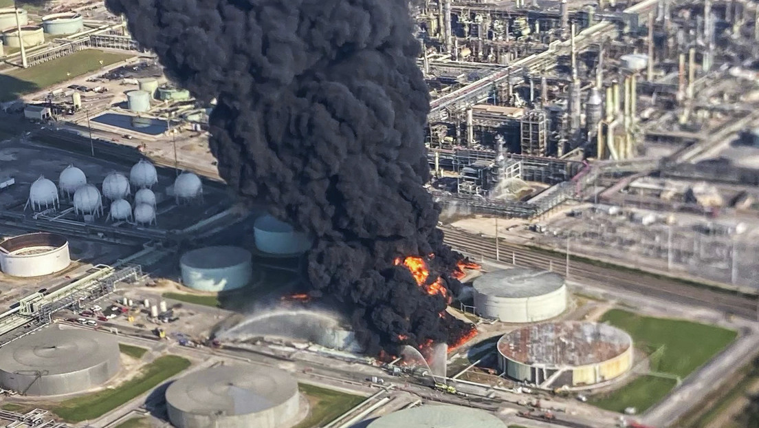 Cierran la tercera refinería más grande de EE.UU. tras un incendio