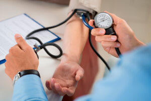 Minsa capta en las escuelas a 714 niños con alteraciones en la presión arterial