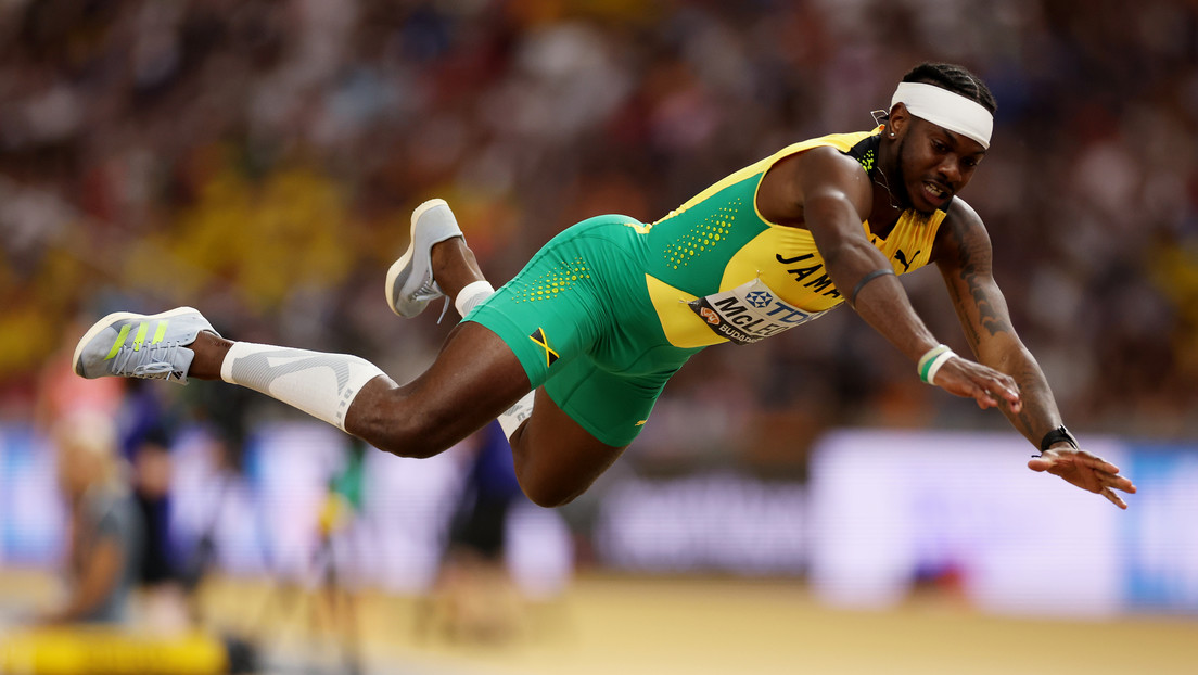 El insólito salto del jamaiquino Carey McLeod, que ‘voló’ como Superman en el Mundial de Atletismo
