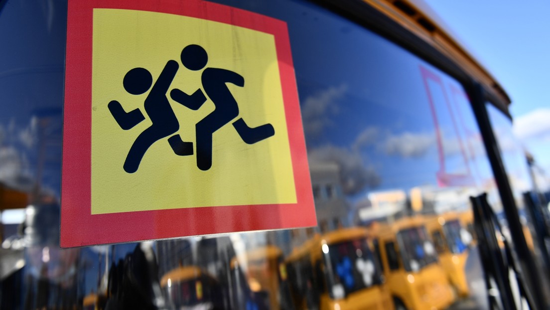 Una profesora impide un accidente y salva la vida de nueve niños en Rusia