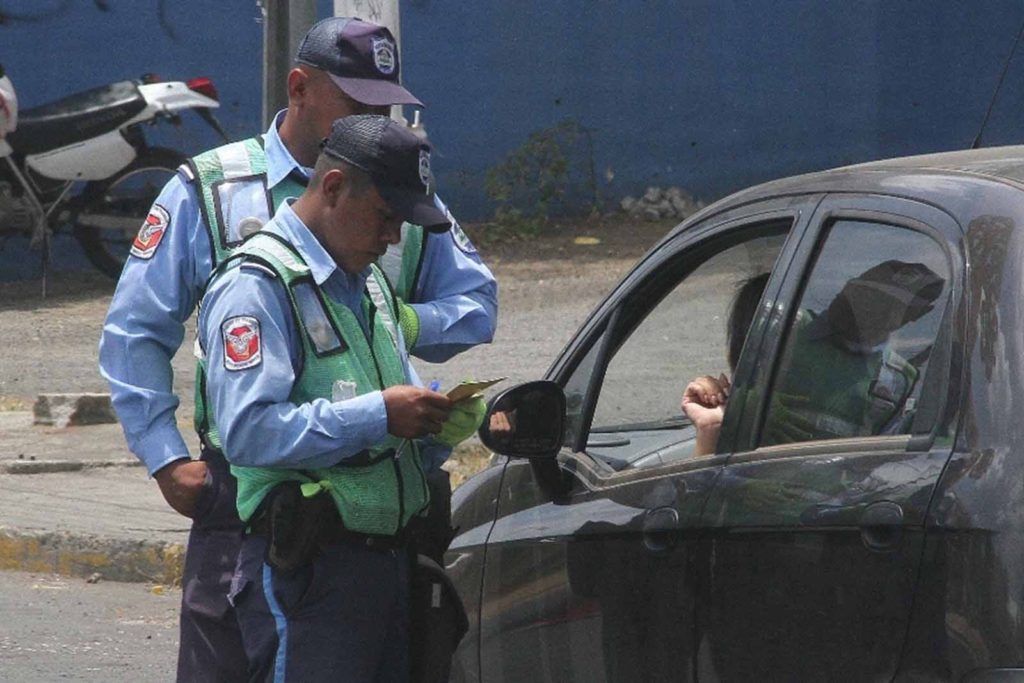 Policía multa a más de 6 mil conductores por irrespeto a las normas de tránsito