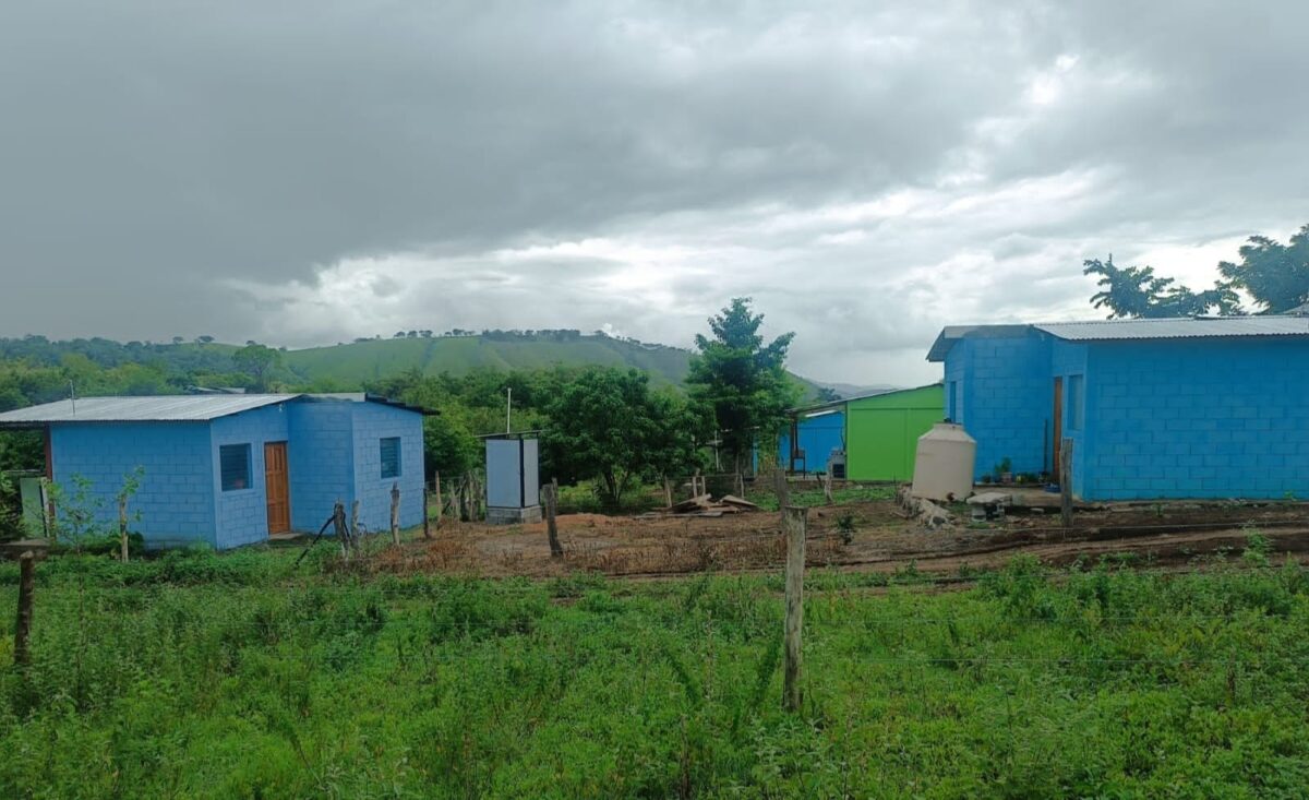 Nueve familias cumplen el sueño de tener su vivienda en comarca de Juigalpa