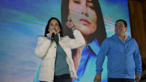 Luisa González celebra virtual paso a balotaje en Ecuador: "Estamos de fiesta"