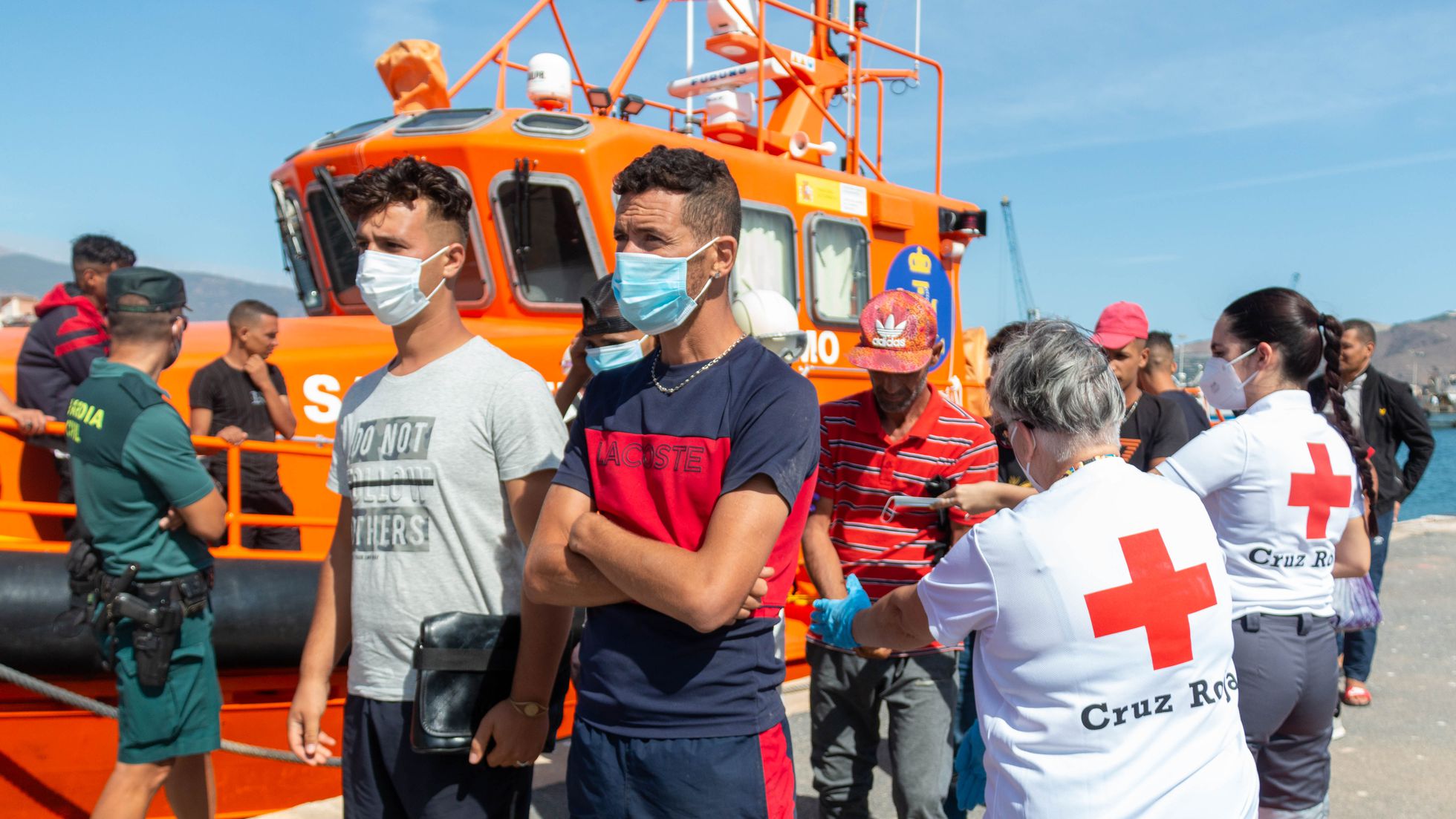 Rescatan a más de 300 migrantes de 11 pateras en menos de un día en España