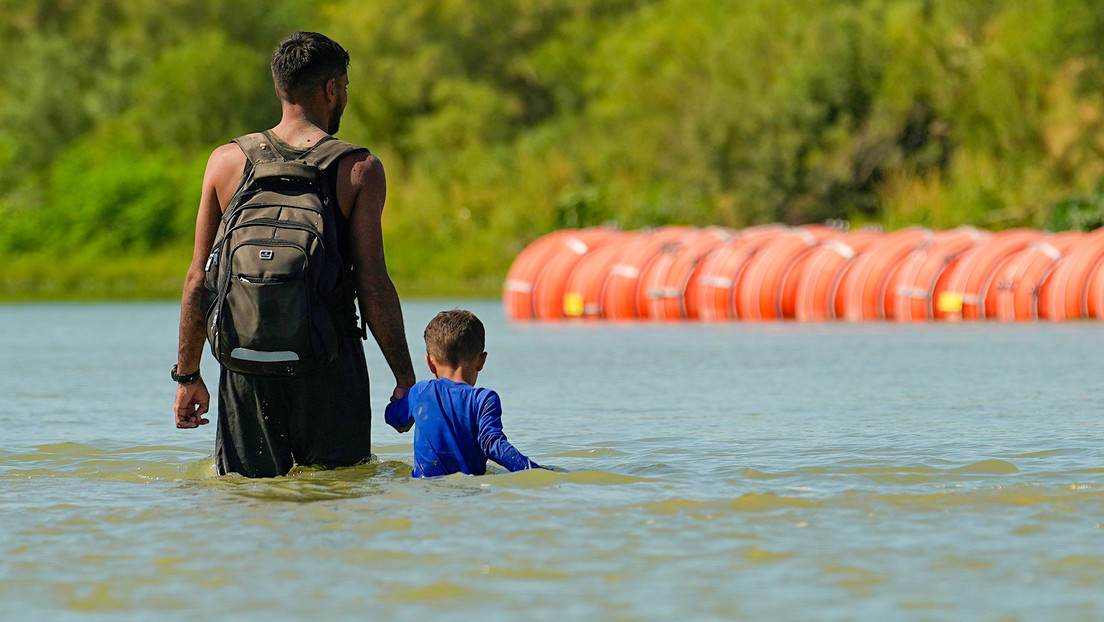 Casi 80 % del ‘muro flotante’ texano en el río Bravo está en el lado mexicano