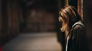 Ordenan a un hombre de EE.UU. pagar 1.200 millones de dólares a su exnovia por pornovenganza