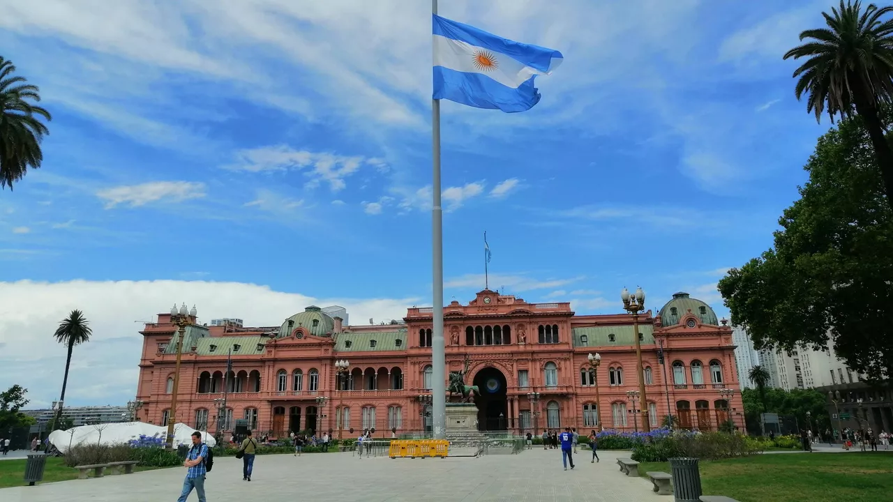 Registran amenazas de bomba en la presidencia de Argentina tras primarias