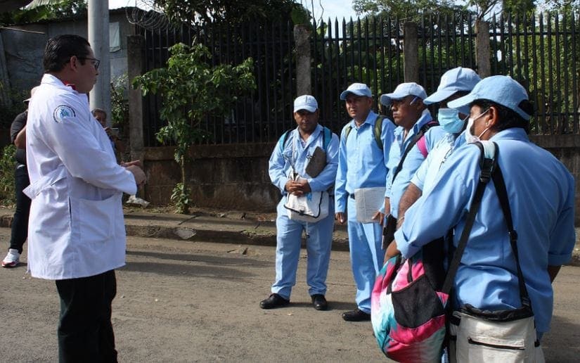 Brigadistas de salud piden a la población abrir sus casas en la lucha contra el dengue