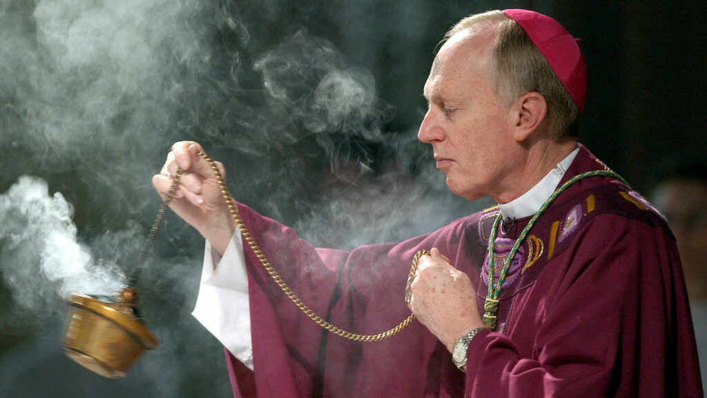 Se casa un obispo jubilado de Nueva York de 84 años acusado de abuso sexual