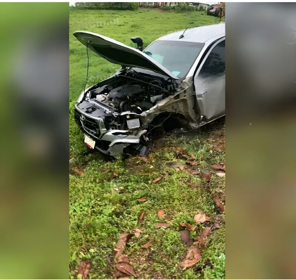 Colisión entre dos vehículos deja seis personas heridas