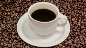 ¿Cuántas tazas de café se pueden tomar por día?: Beneficios y riesgos de su consumo