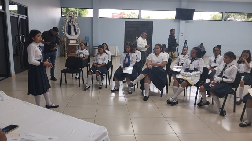 MINED realiza certamen para fortalecer habilidades de comprensión lectora, oral y escrita