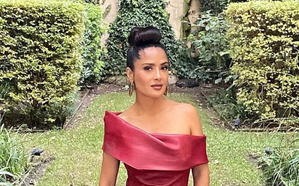 Salma Hayek celebra la Independencia de México con serenata encabezada por ella