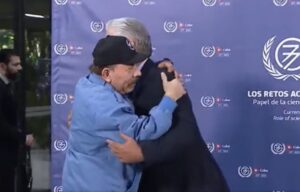 Presidente de Nicaragua asiste en Cuba a cumbre del G77 y China