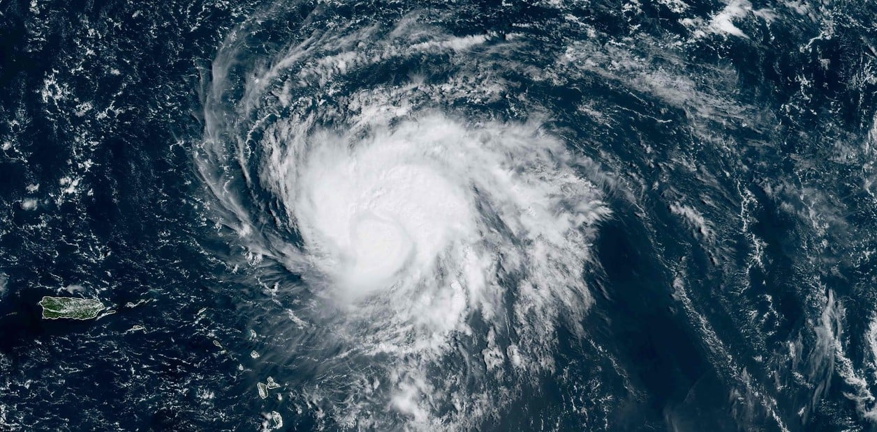 El huracán Lee, ahora de categoría 3, empieza a crear condiciones peligrosas en las playas del sureste de EE.UU., según los meteorólogos