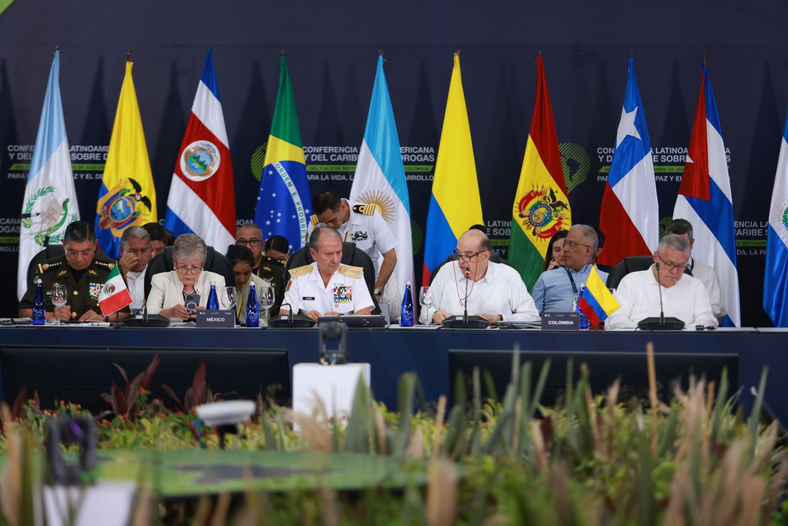 México y Colombia por solución global al problema de las drogas