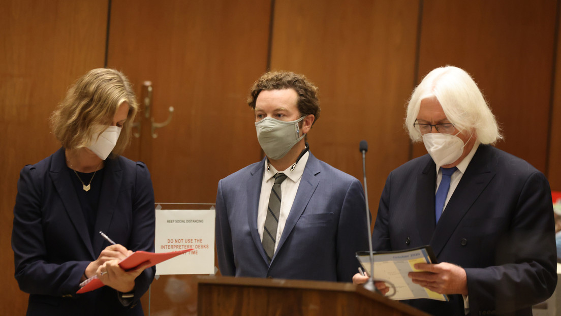 El actor Danny Masterson es condenado a al menos 30 años de cárcel por violación