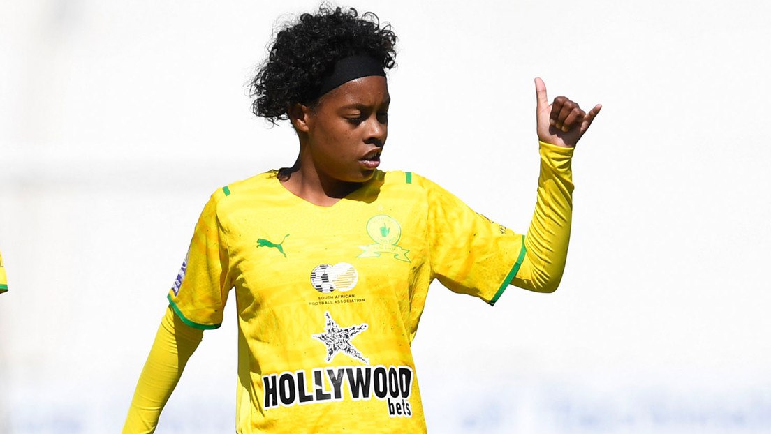 Una futbolista sudafricana se hace viral por parecerse a Ronaldinho y los hinchas piden una prueba de ADN
