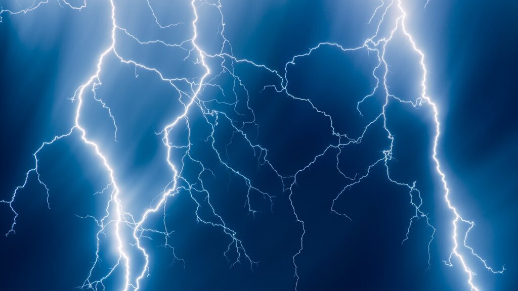 Impacto de un rayo deja cuatro menores heridos en el Caribe Norte