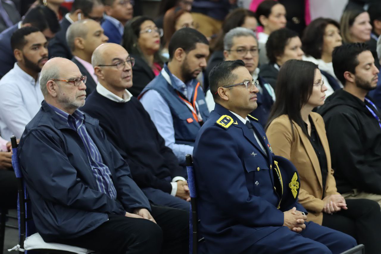 Ecuador arranca la segunda vuelta presidencial con el voto en las cárceles