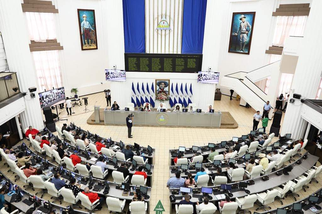 Parlamento aprobó ley que declara el 15 de septiembre de cada año, Día del Son Nica, en honor al creador de dicha música típica nicaragüense, Camilo Zapata