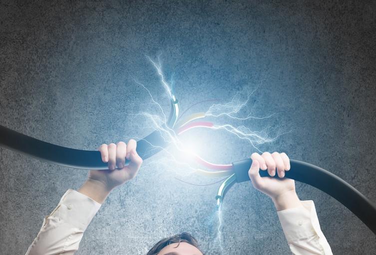 Jonsi Mena Manuel, un adolescente de 14 años de edad, pereció de manera trágica mientras presuntamente intentaba realizar una conexión eléctrica ilegal