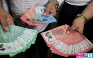 Desde muy temprano este martes, todos los trabajadores del sistema de Salud recibieron su salario adelantado, en el Complejo Conchita Palacios en Managua