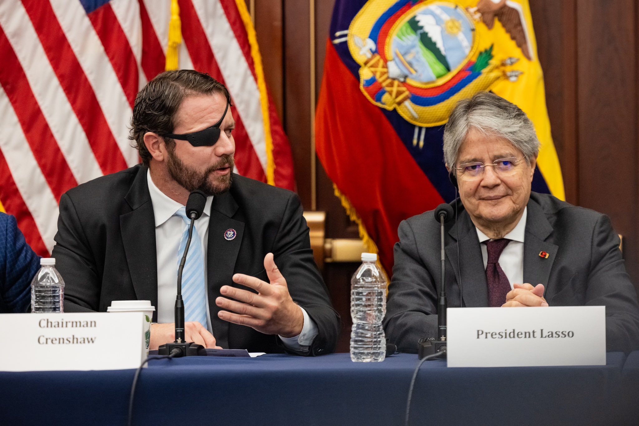 Ecuador firma acuerdo que autoriza presencia de militares de EE.UU