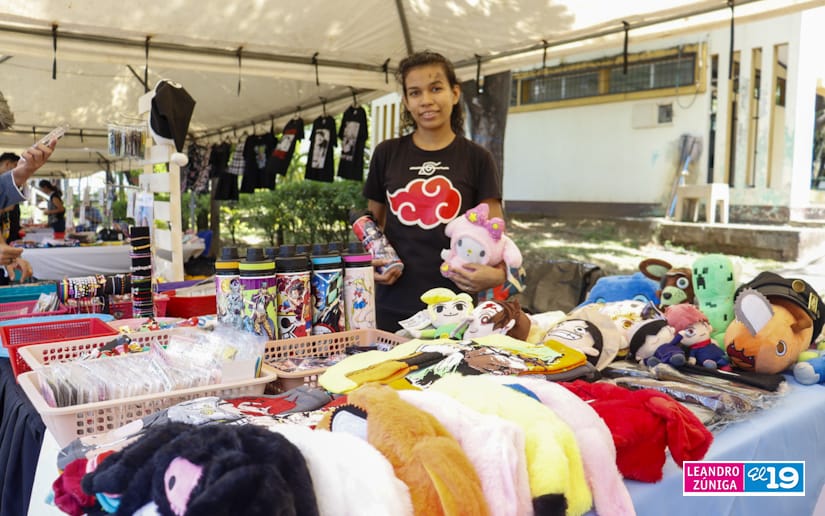 Una emprendedora en la exportación feria en la Unan Managua