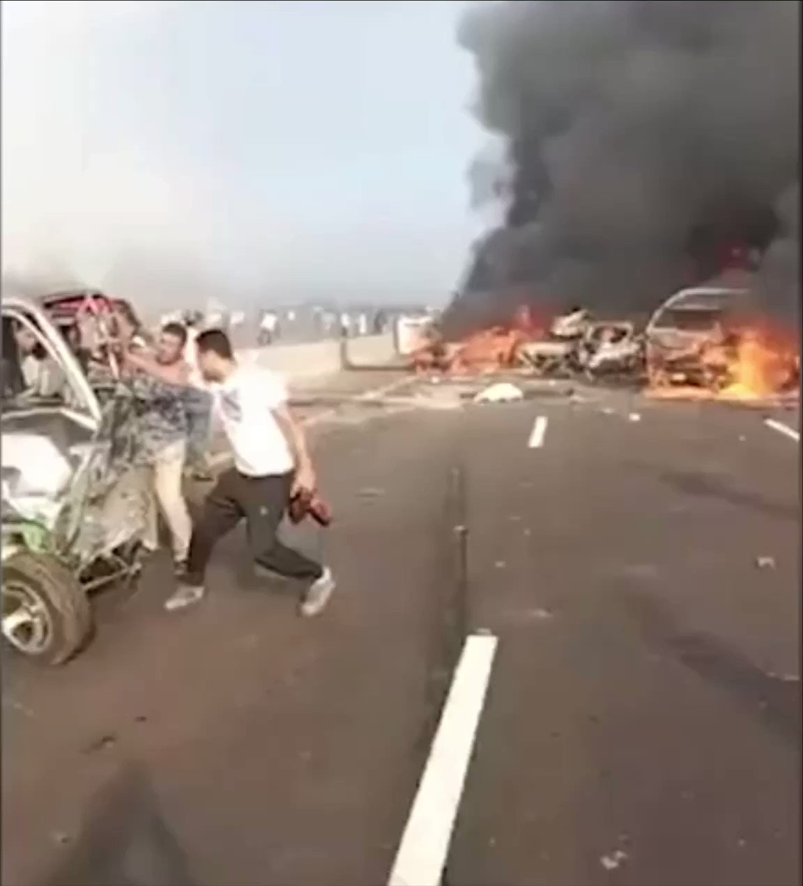 Al menos 32 muertos y 60 heridos en una colisión múltiple en Egipto
