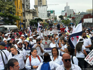 Marcha nacional contra políticas del presidente Rodrigo Chaves