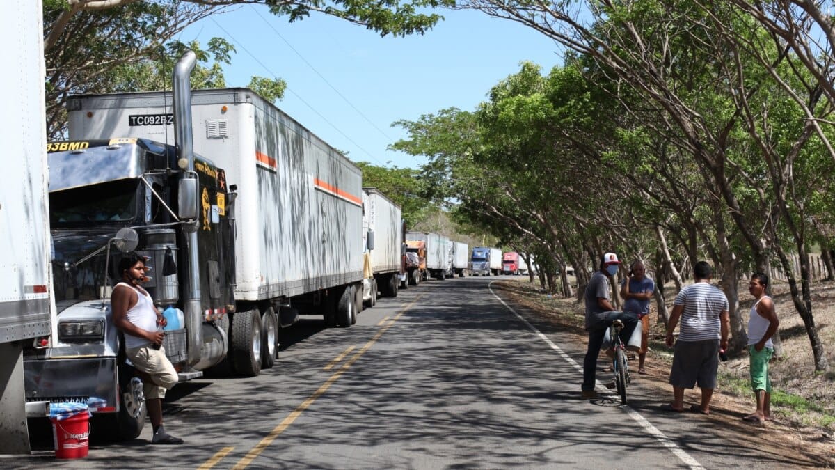Visa impuesta por Costa Rica golpea a transportistas y comerciantes