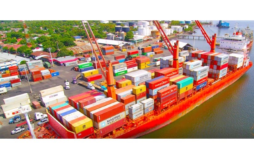 barcos con mercadería exportadora