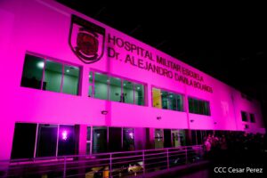 Hospital Militar con luces rosas