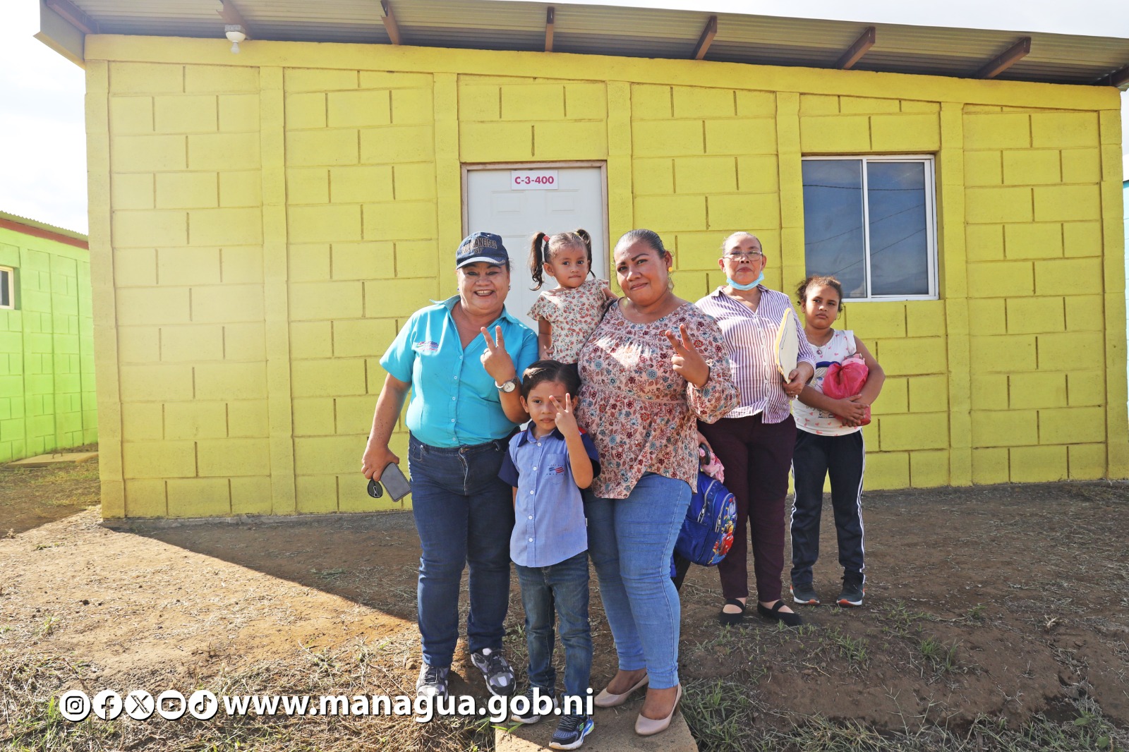 Más de 300 familias reciben sus viviendas nuevas en Managua