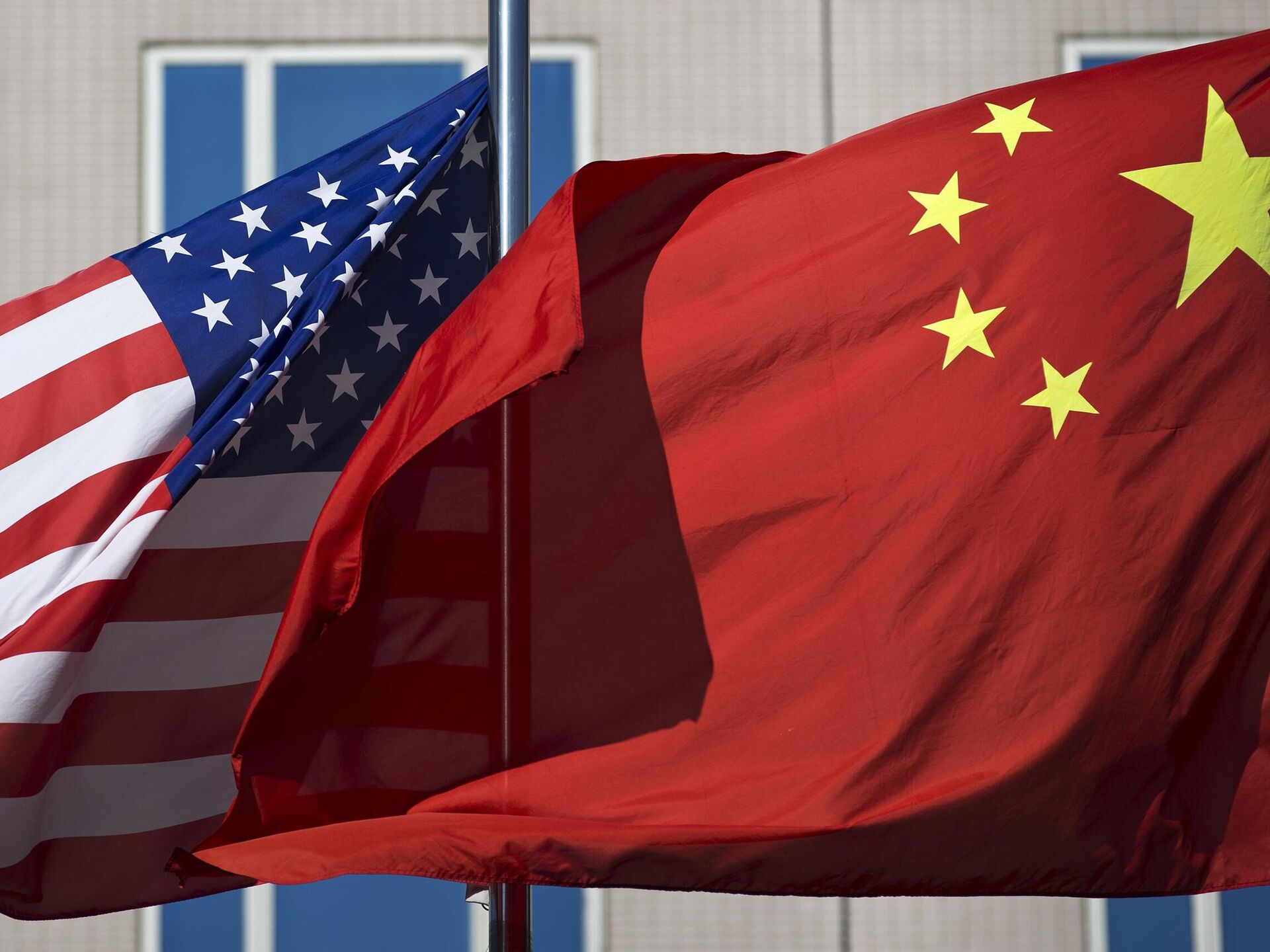 EEUU impone restricciones de exportación a 13 entidades en China