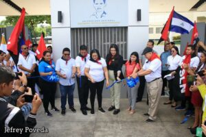 Cientos de jóvenes participan en apertura de la Universidad Casimiro Sotelo