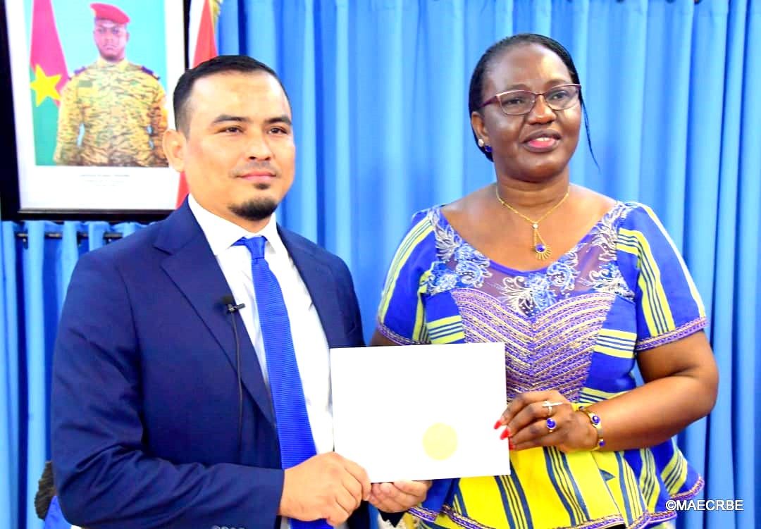 Nicaragua presenta copias de estilo de su nuevo embajador en Burkina Faso