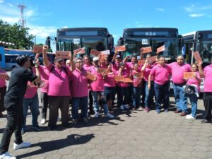 Conductores de Managua reciben buses chinos