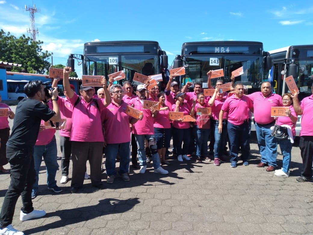 Cooperativas de Managua reciben los nuevos buses chinos
