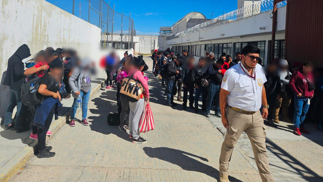 Rescatan en México a 123 migrantes que estaban encerrados en un tráiler