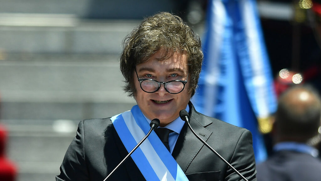 Milei confía en su plan tras las protestas contra el duro ajuste en Argentina